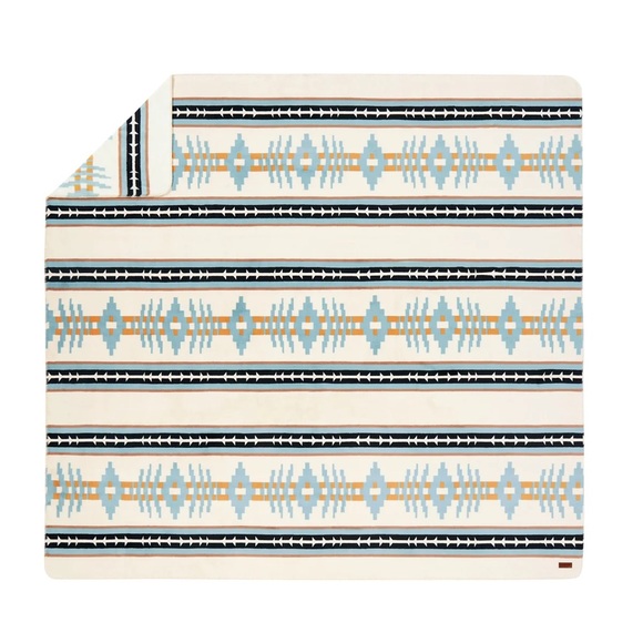 🎉LAST PIECE🎉Pendleton luxurious plush blanket - Picture 4 of 8